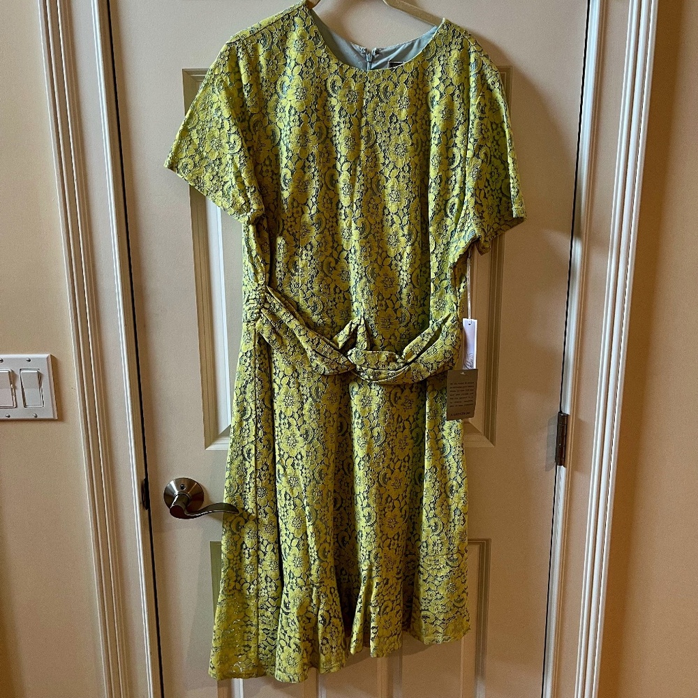 New Women's floral dress Chelsea28 Size Large Yellow MSRP $129 New with Tags